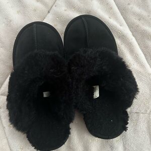 Cozy Black Furry Slippers